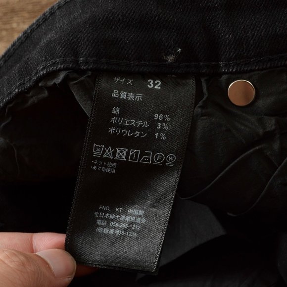 AMIRI Fashionable Riveted Ripped Jeans - Picture 4 of 14